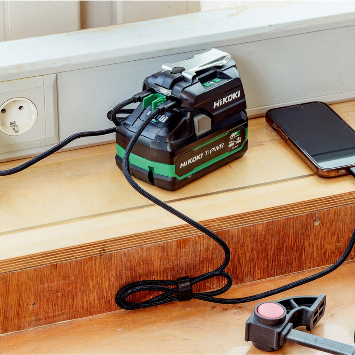 UC18DAW4Z - Adaptador y cargador USB HiKOKI UC18DAW4Z de 18 V - Imagen 3