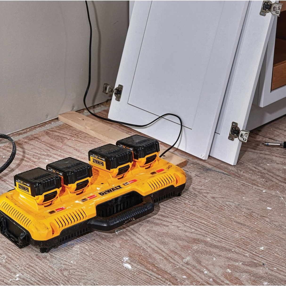 DCB104-QW - Cargador de baterías Dewalt DCB104-QW 8Ah - Imagen 10