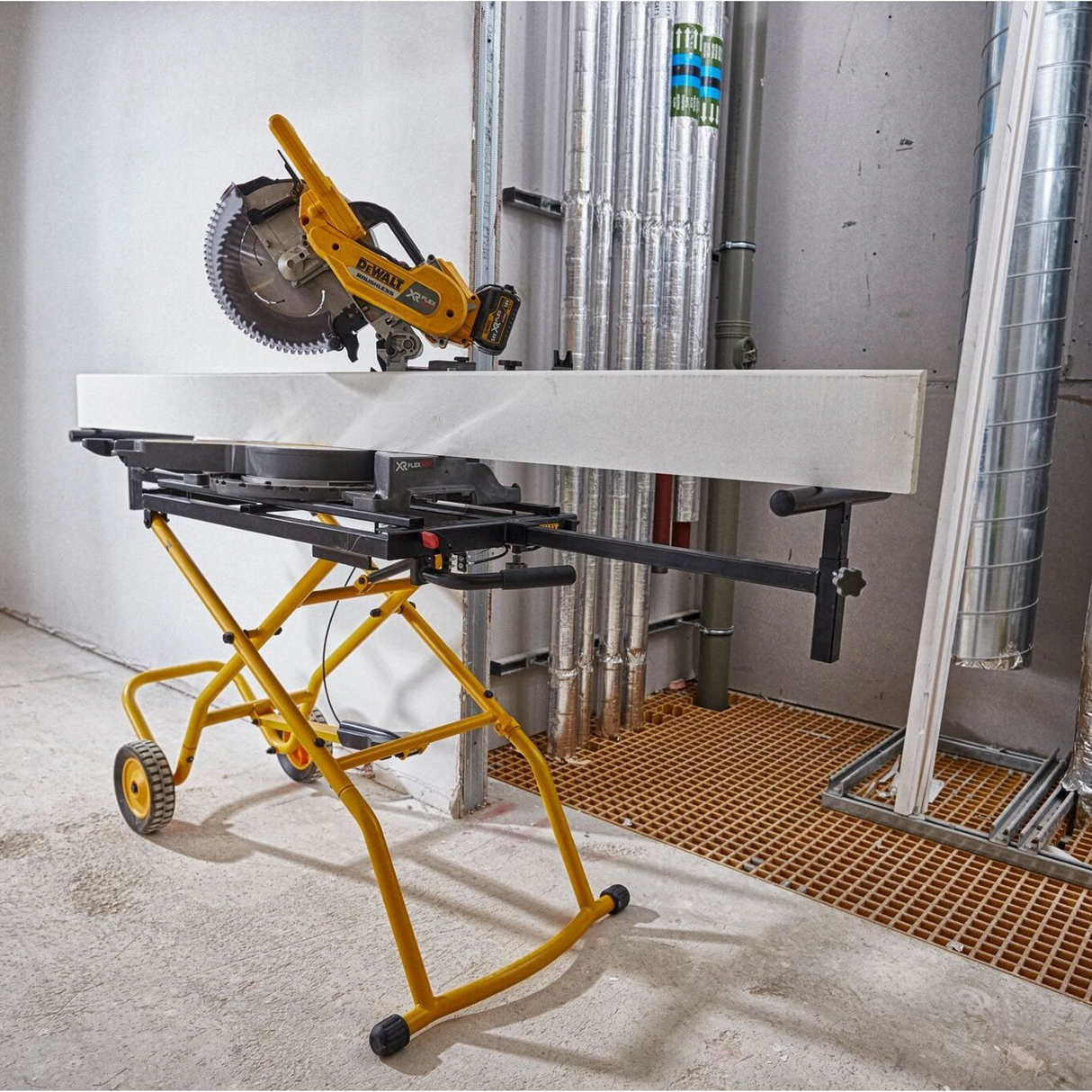 Cavalletto Rotante Dewalt DE7260-XJ per Troncatrice