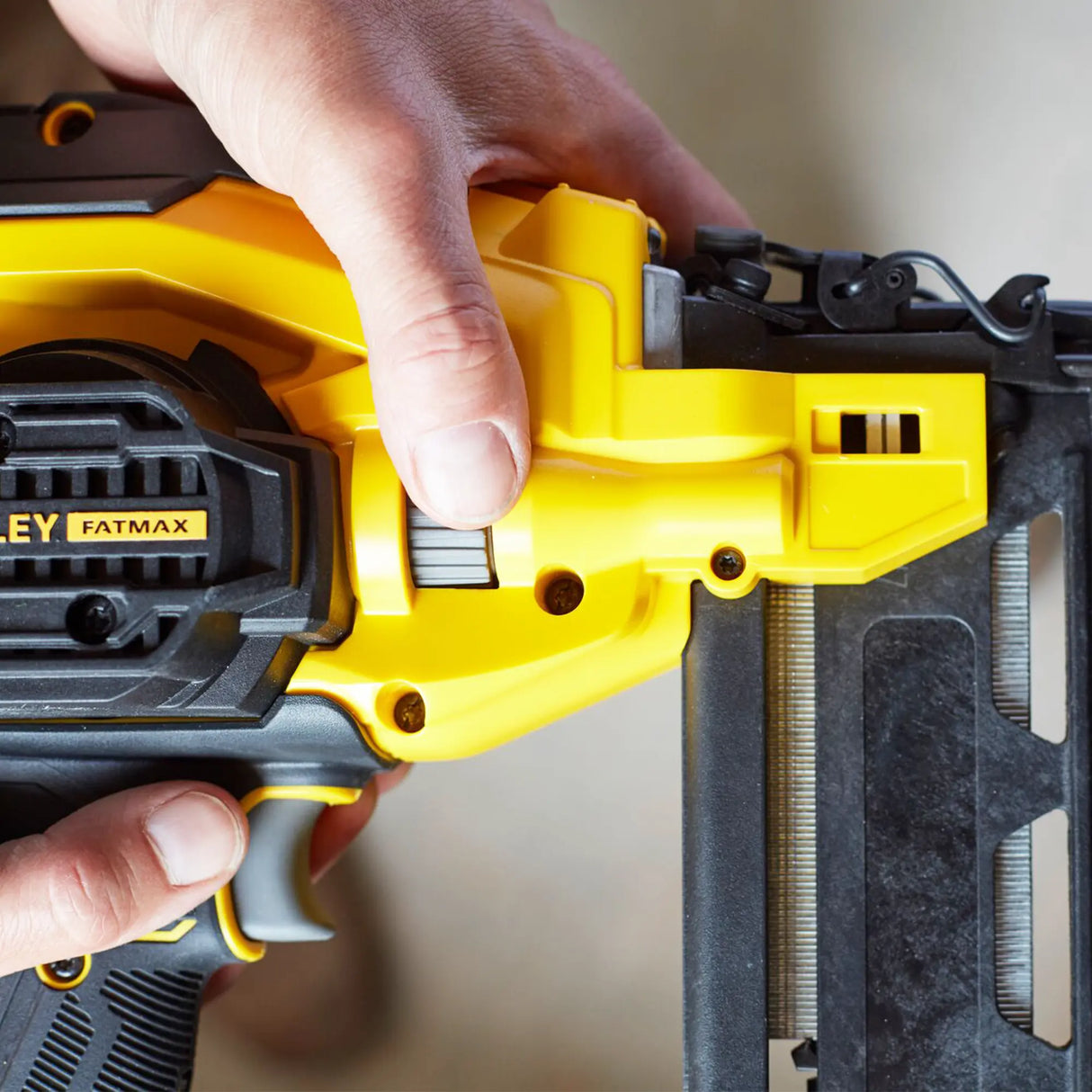 Chiodatrice Stanley SFMCN616D2K-QW 18V 2Ah