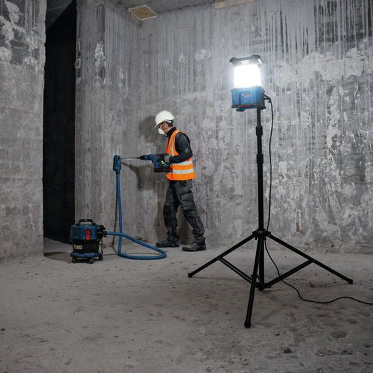 06014A5000 - Lámpara para obra Bosch GLA 18VH-7500 PRO 18V - Imagen 24